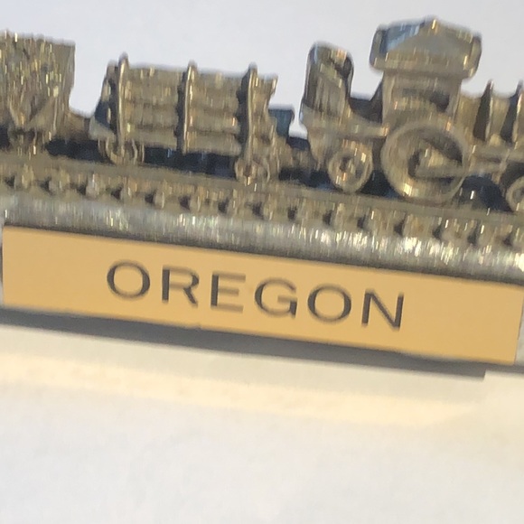 Train Metal knickknack Oregon sign on front railroad spike - Picture 9 of 13